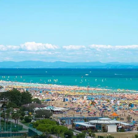 Διαμέρισμα Stylish Beachfront Flat In With Pool *
