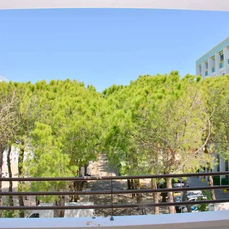 Stylish Beachfront Flat In With Pool Διαμέρισμα
