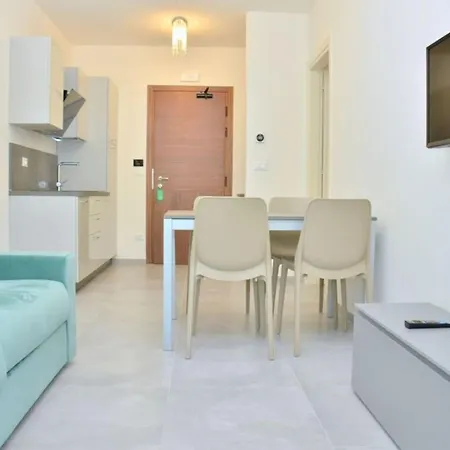 Stylish Beachfront Flat In With Pool Διαμέρισμα *