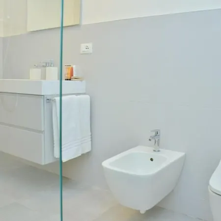 Stylish Beachfront Flat In With Pool Διαμέρισμα Μπιμπιόνε