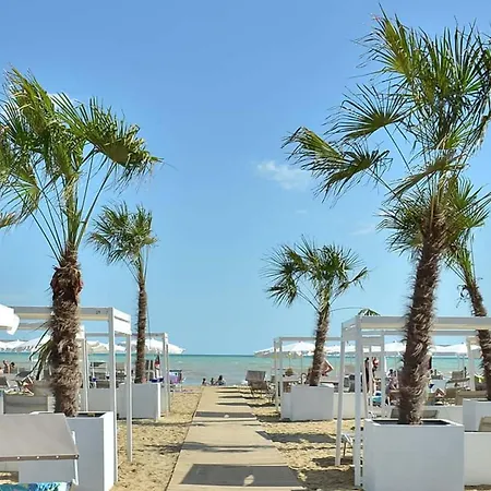 Διαμέρισμα Stylish Beachfront Flat In With Pool *
