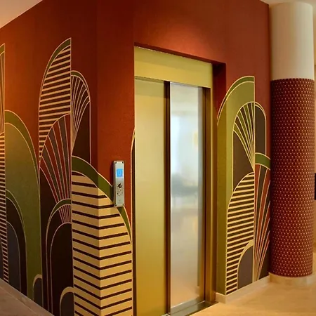 Stylish Beachfront Flat In With Pool * ビビオーネ